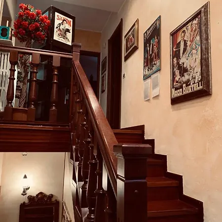 B&bmagichouse Bed and Breakfast