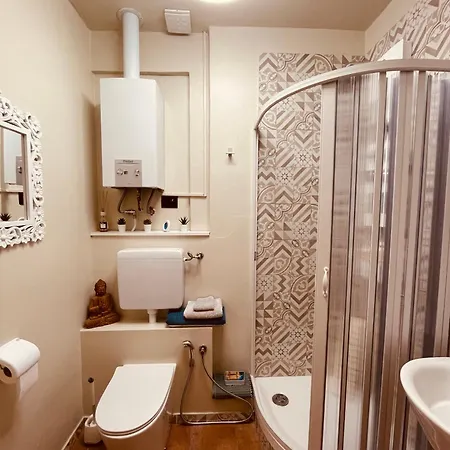B&bmagichouse Bed & Breakfast